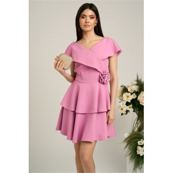 Rochie Moze scurta roz cu volanase si detaliu floral