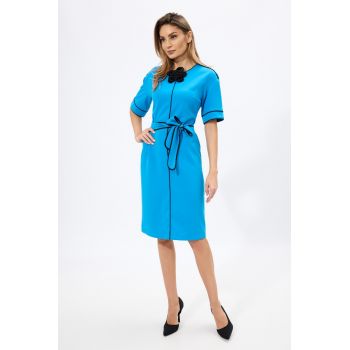Rochie office cu brosa tip floare si cordon in talie Ditta Albastra