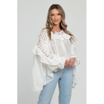 Bluza boho oversize din batist de bumbac, in colturi, cu volan si dantela, alba