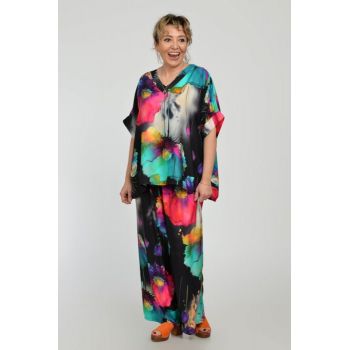 Compleu cu pantaloni din vascoza cu matase, cu imprimeu flori picturale pe fond negru