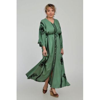 Rochie lunga, kaki, cu elastic in talie si imprimeu decoativ alb, din vascoza
