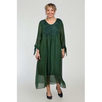 Rochie verde lunga, din matase naturala cu platca din dantela pe fata si pe spate