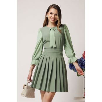 Rochie DY Fashion office din stofa verde fistic cu maneci din voal si funda pe bust