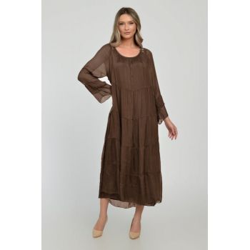 Rochie maro lunga cu volane, din matase naturala si dantela macrame pe spate
