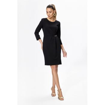Rochie eleganta cu pliuri si detaliu auriu cu perle in talie Pya Neagra