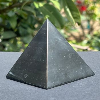 Piramida onix negru 6-7 cm