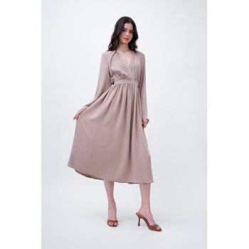 Rochie midi bej cu bust drapat si maneci evazate