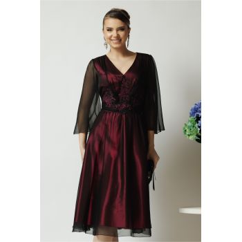 Rochie de ocazie din voal magenta cu broderie pe bust