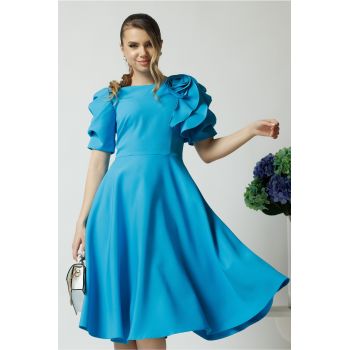 Rochie eleganta din stofa albastra cu floare maxi pe bust si maneci bufante