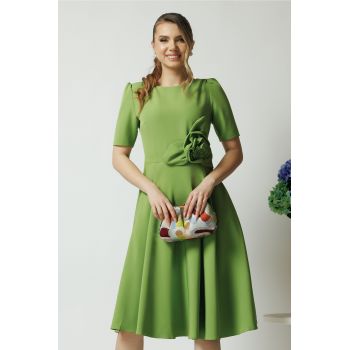 Rochie office din stofa verde cu floare maxi pe talie