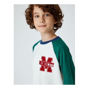 Bluza cu aplicatie text si maneci raglan