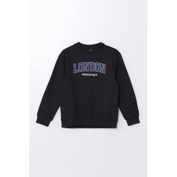 Bluza de trening cu decolteu la baza gatului si imprimeu
