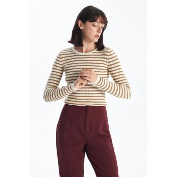 Pulover slim fit cu model in dungi