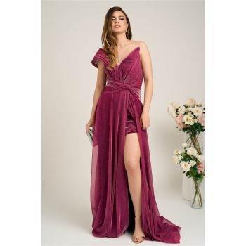 Rochie lunga de ocazie din lurex magenta cu aplicatie lasata pe umar