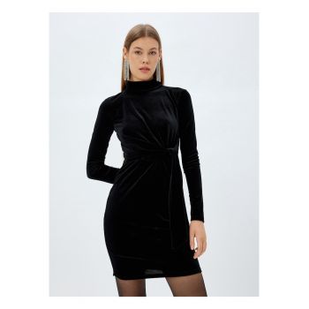 Rochie mini cambrata de catifea