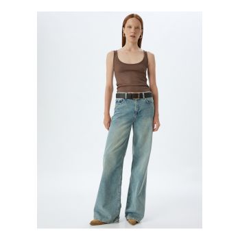 Top crop cu decolteu rotund