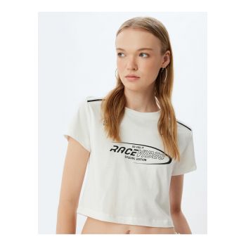 Tricou crop cu imprimeu text