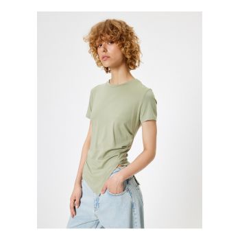 Tricou cu decolteu rotund si terminatie asimetrica