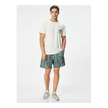 Tricou lejer cu model grafic