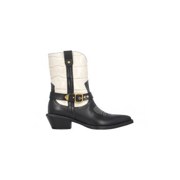Botine de piele cu garnituri cusute