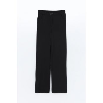 Pantaloni drepti
