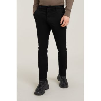 Pantaloni slim fit