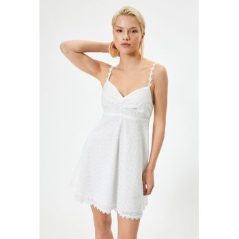 Rochie mini evazata cu decupaj pe partea din spate