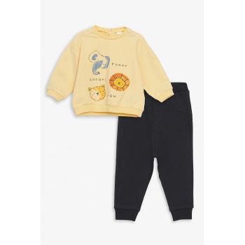 Set de pantaloni jogger si bluza de trening cu imprimeu