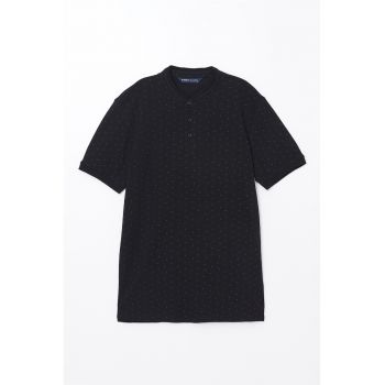 Tricou cu fenta cu nasturi