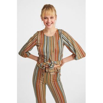 Bluza crop cu model in dungi