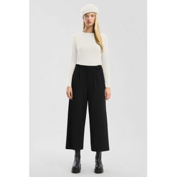 Bluza striata cu decolteu la baza gatului