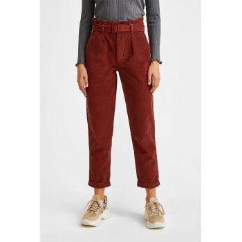 Pantaloni conici cu talie inalta