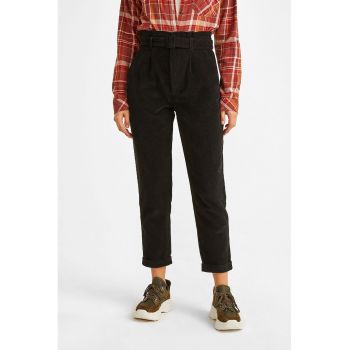 Pantaloni conici cu talie inalta