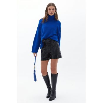 Pantaloni scurti cu talie inalta si buzunare