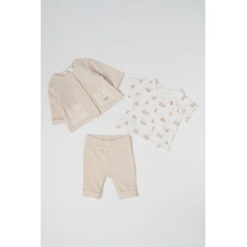 Set de pantaloni - tricou cu model si cardigan cu capse - 3 piese