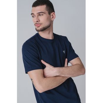 Tricou cu decolteu la baza gatului