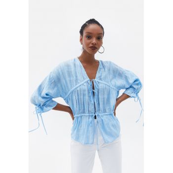 Bluza lejera cu prindere cu snur