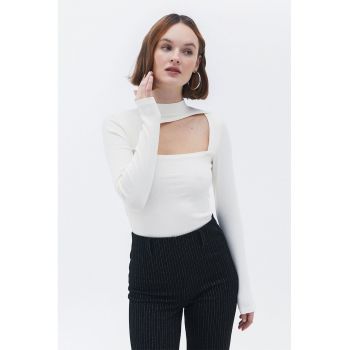 Bluza striata cu detalii decupate
