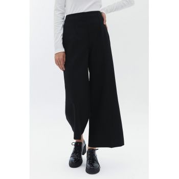 Pantaloni cu croiala ampla si talie inalta