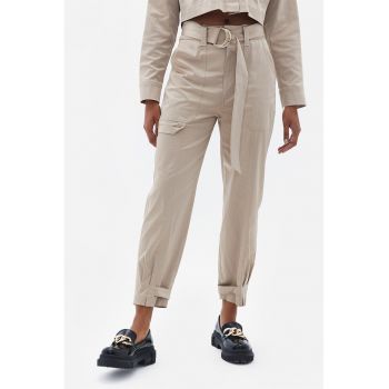Pantaloni cu croiala conica si talie inalta