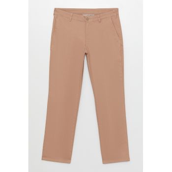 Pantaloni cu croiala dreapta si buzunare oblice