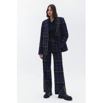 Pantaloni cu model in dungi