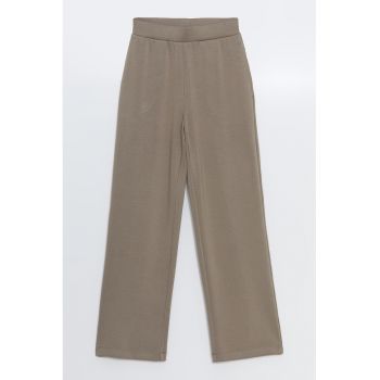 Pantaloni cu talie inalta si croiala dreapta