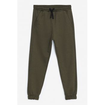 Pantaloni de trening cu snur de ajustare si buzunare laterale