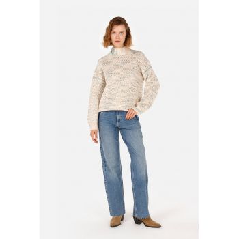 Pulover regular fit cu decolteu la baza gatului