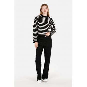 Pulover regular fit cu decolteu la baza gatului