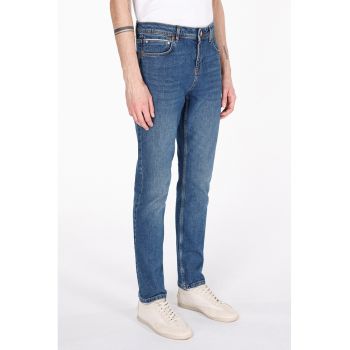 Blugi slim fit cu talie medie