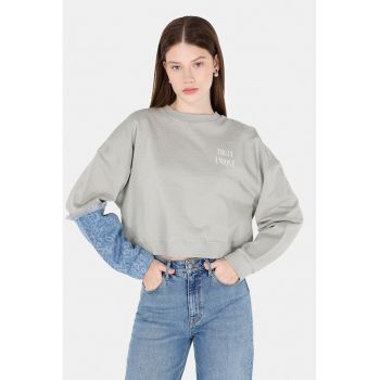 Bluza de trening crop cu maneci din denim si imprimeu grafic