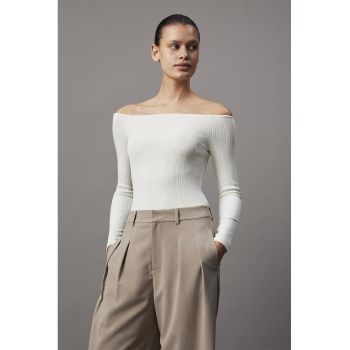 Pantaloni cu croiala ampla si pliuri