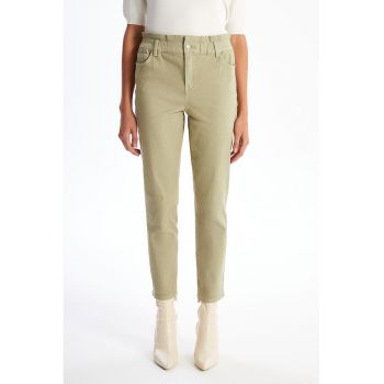 Pantaloni cu talie medie si model uni